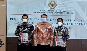 Lagi ! BPK Serahkan WTP ke-8 Untuk Kolut