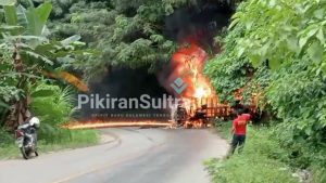 Truk Bermuatan Puluhan Jergen Berisi Solar Hangus Terbakar, Sopir Dicari Polisi