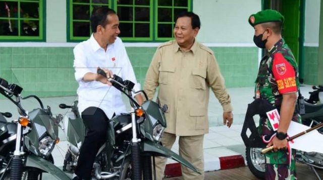 Menhan Prabowo Subianto menyerahkan 40 unit motor untuk Kodim 1503, Tual Maluku Tenggara. Foto/ Kemenhan