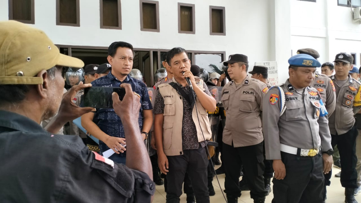 P2BM-KU Geruduk Kantor DPRD Konut, Ini Tuntutannya ?