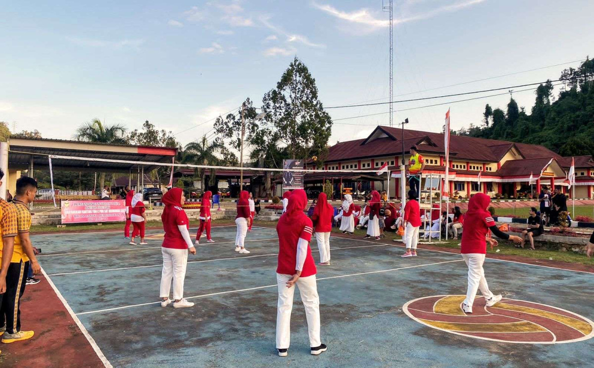 Laga Final Voli Antar Peleton Bhayangkari Brimob Batalyon C Polda Sultra Berlangsung Semarak