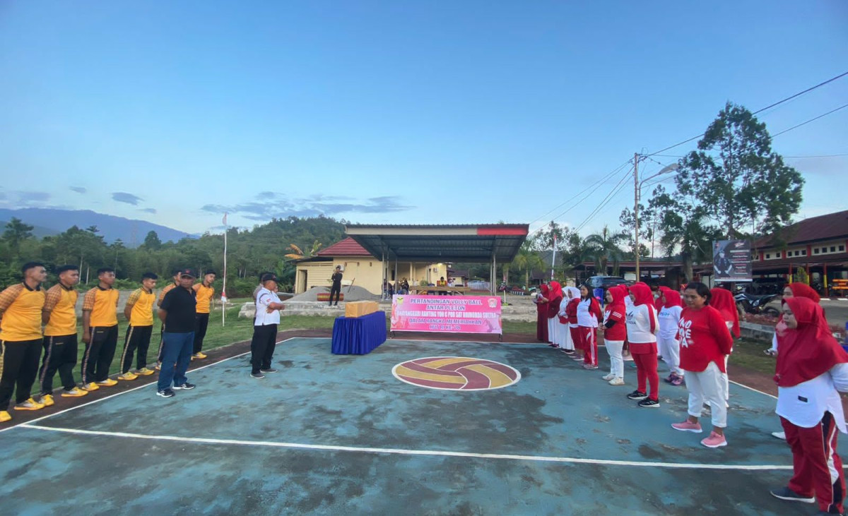 Laga Final Voli Antar Peleton Bhayangkari Brimob Batalyon C Polda Sultra Berlangsung Semarak