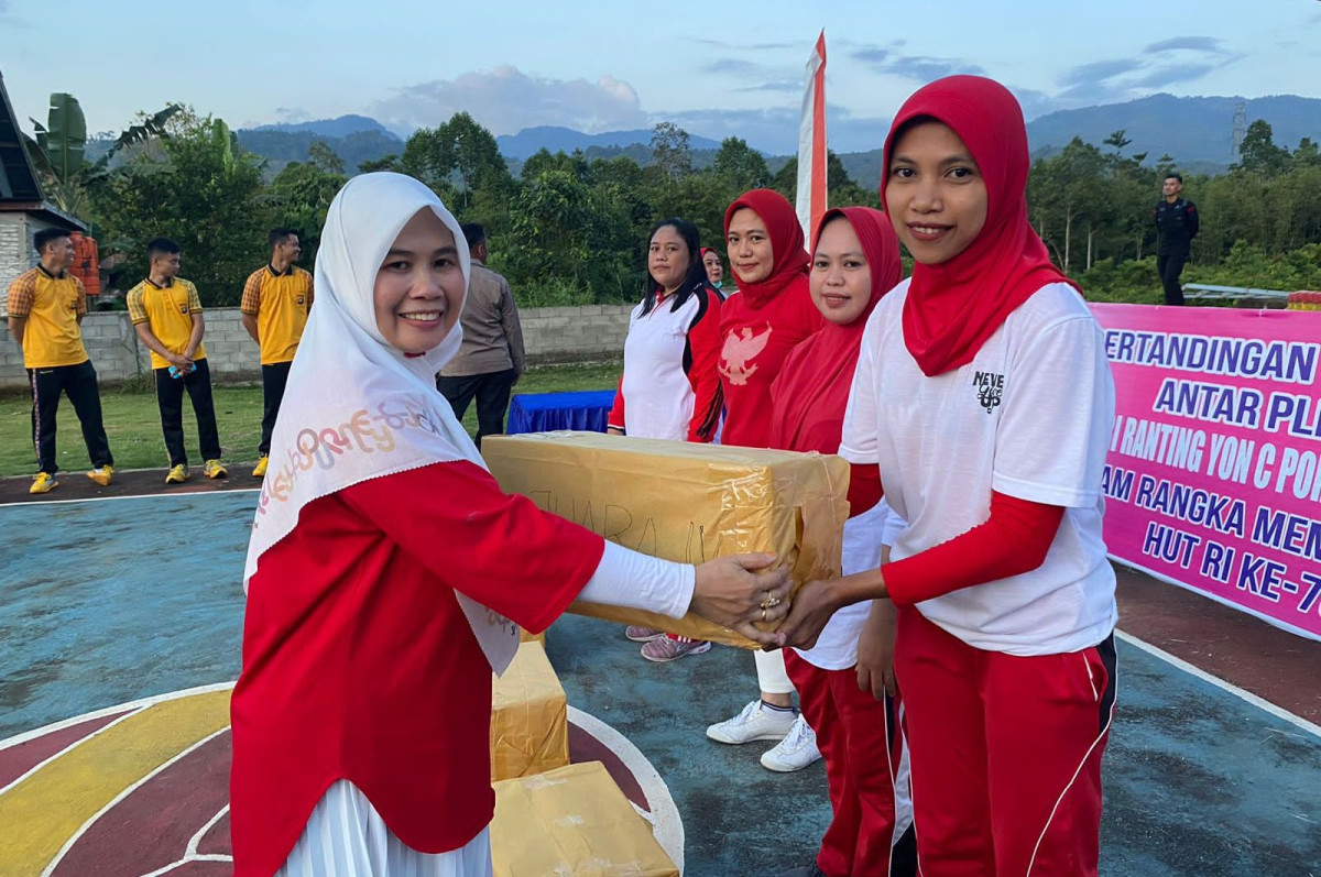 Laga Final Voli Antar Peleton Bhayangkari Brimob Batalyon C Polda Sultra Berlangsung Semarak