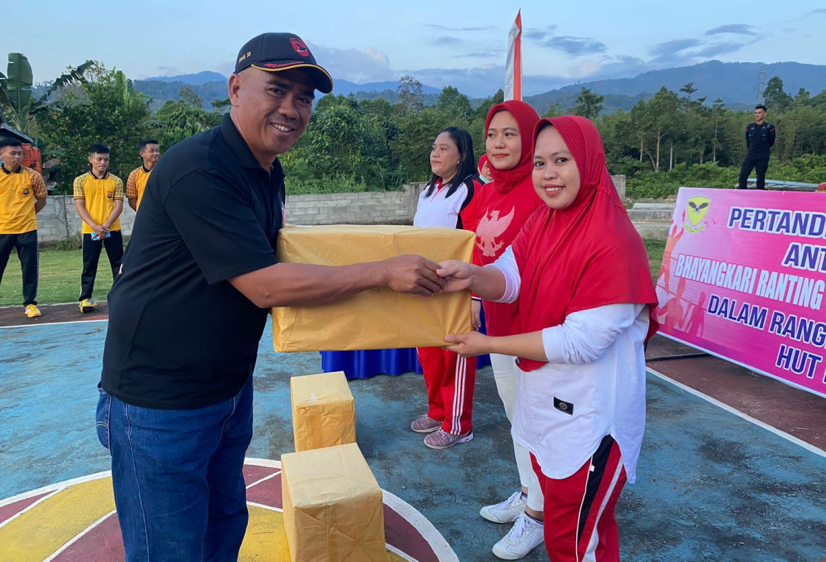 Laga Final Voli Antar Peleton Bhayangkari Brimob Batalyon C Polda Sultra Berlangsung Semarak
