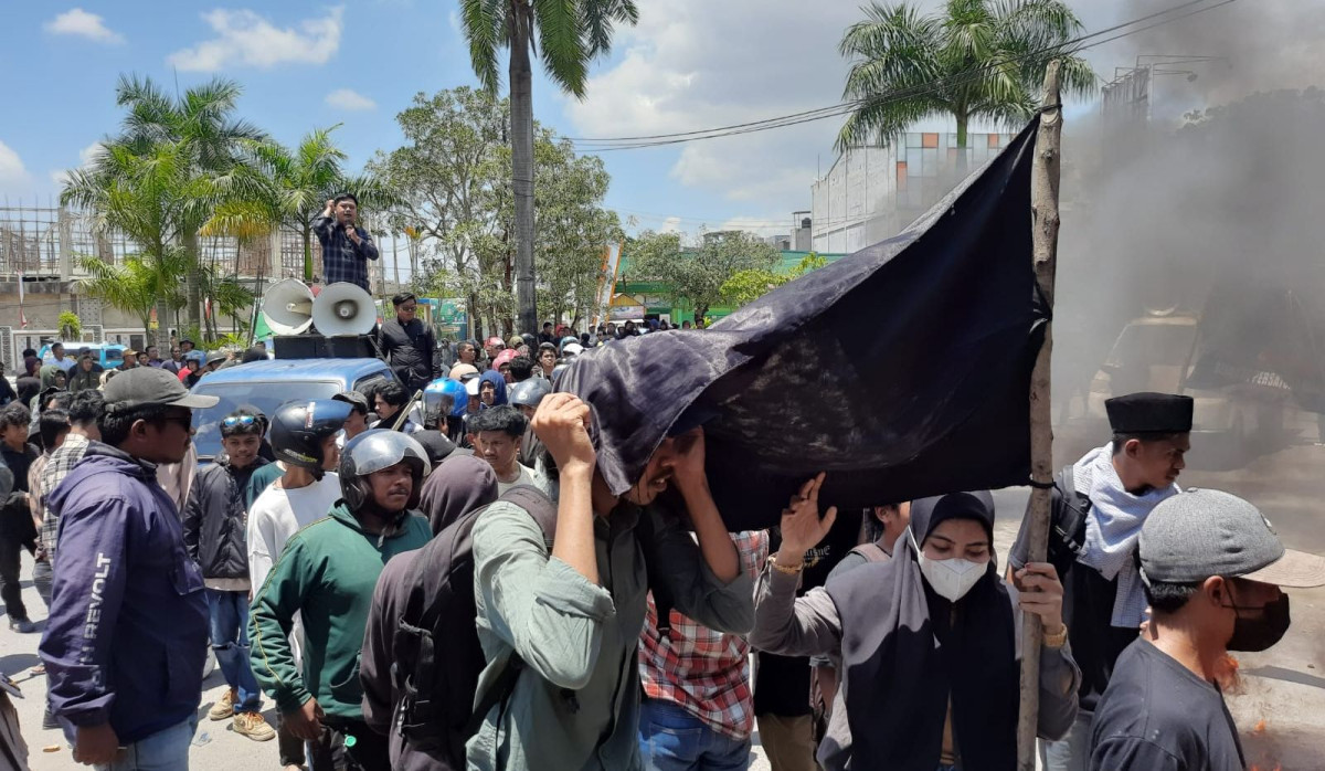 Periksa Syahbandar Molawe !