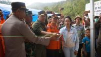 Ruksamin Serahkan 315 Rumah Huntap Korban Banjir 2019