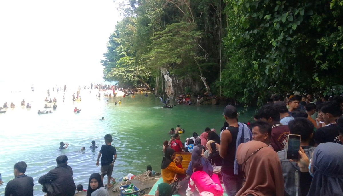 Manfaatkan Libur Hari Raya Idul Adha, Ratusan Masyarakat Kunjungi Objek Wisata Tamborasi