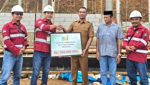 PT. BSJ Berkontribusi Pembangunan Dua Balai Desa di Laskep