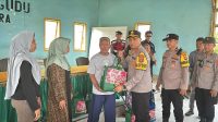 Polres Konut Berbagi Santunan dengan Warga Terdampak Banjir