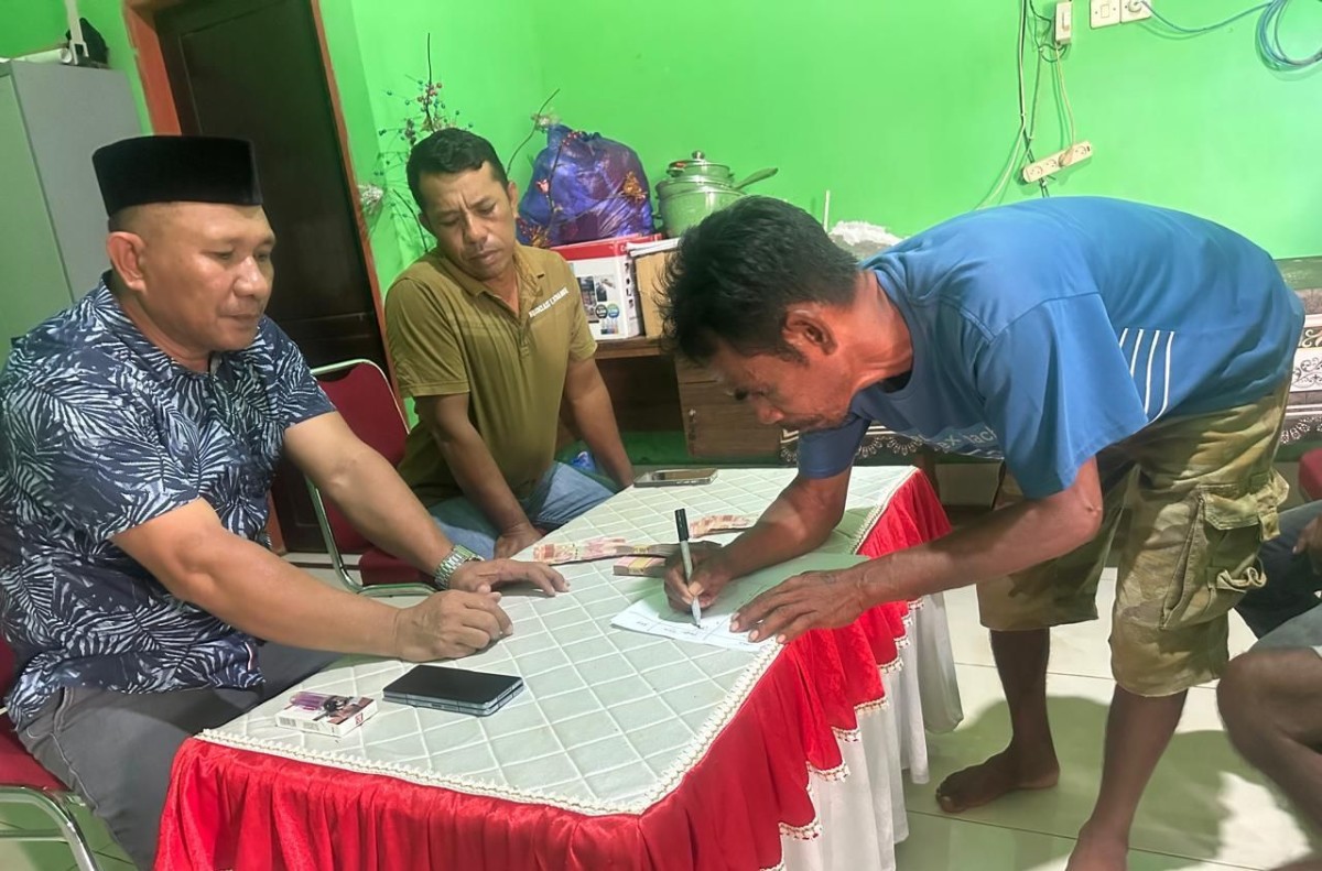 Kades Tapunopaka Menyalurkan BLT, Menyemai Harapan di Tanah Kepulauan