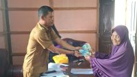 Kepala Desa Waturambaha Salurkan BLT kepada 26 Kepala Keluarga