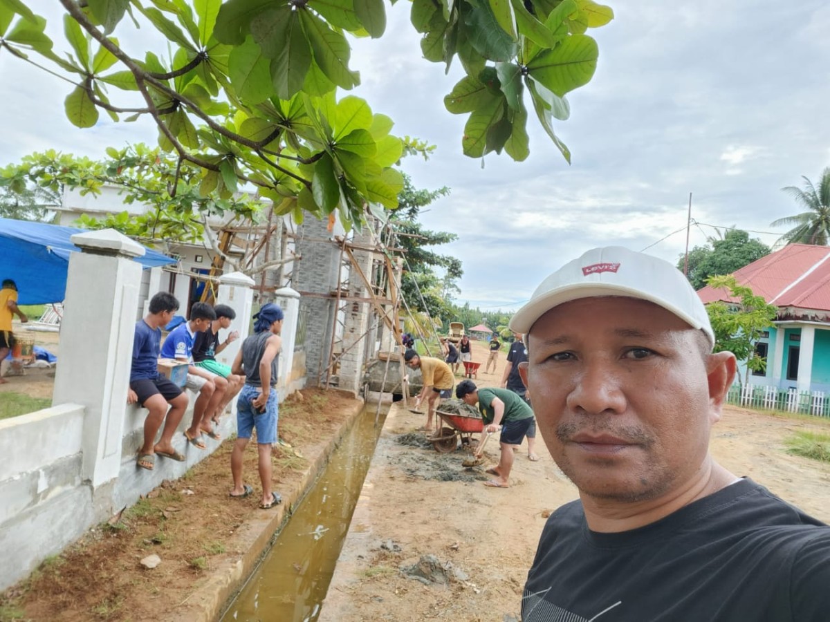 Warga Tapunopaka Kompak Gelar Aksi Bersih-Bersih Lingkungan