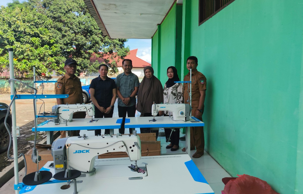 Aleg PBB Konut Salurkan Mesin Jahit, Dorong Kemandirian Ekonomi UMKM