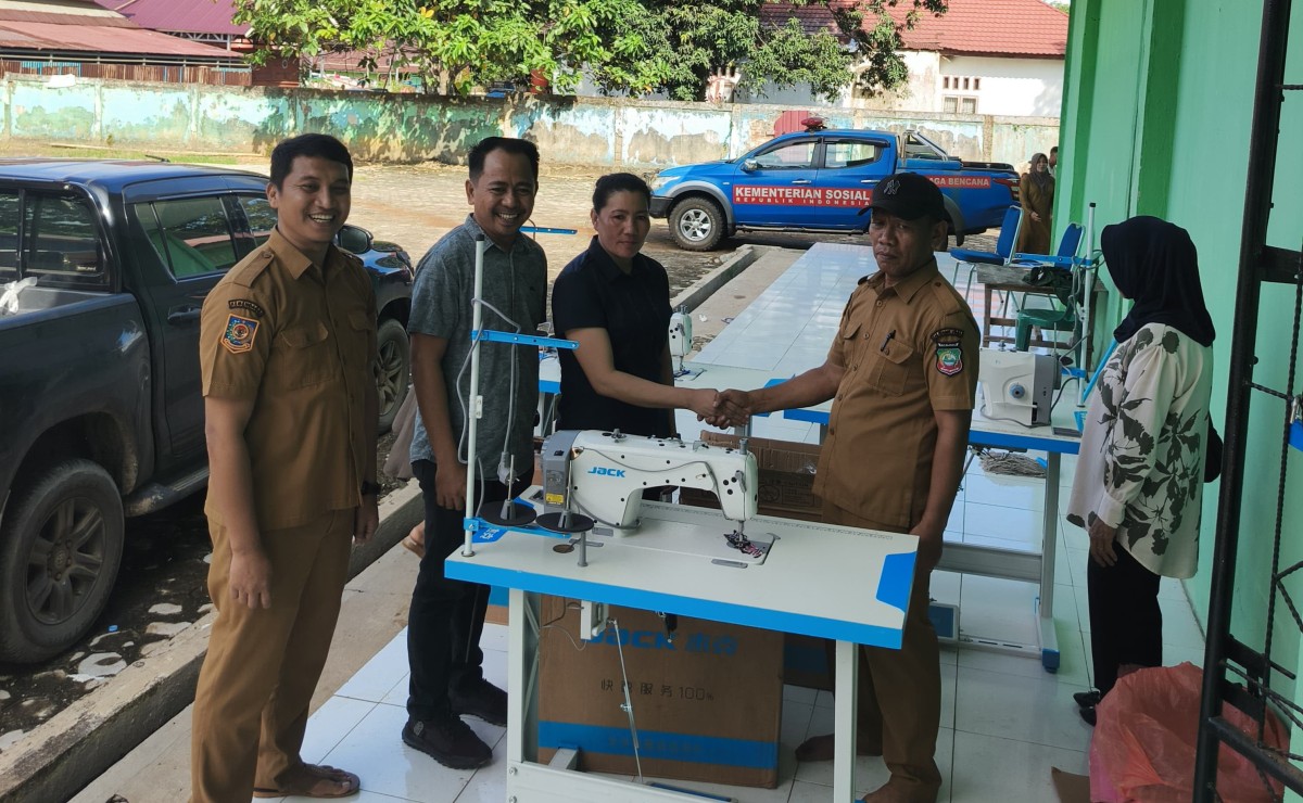 Aleg PBB Konut Salurkan Mesin Jahit, Dorong Kemandirian Ekonomi UMKM