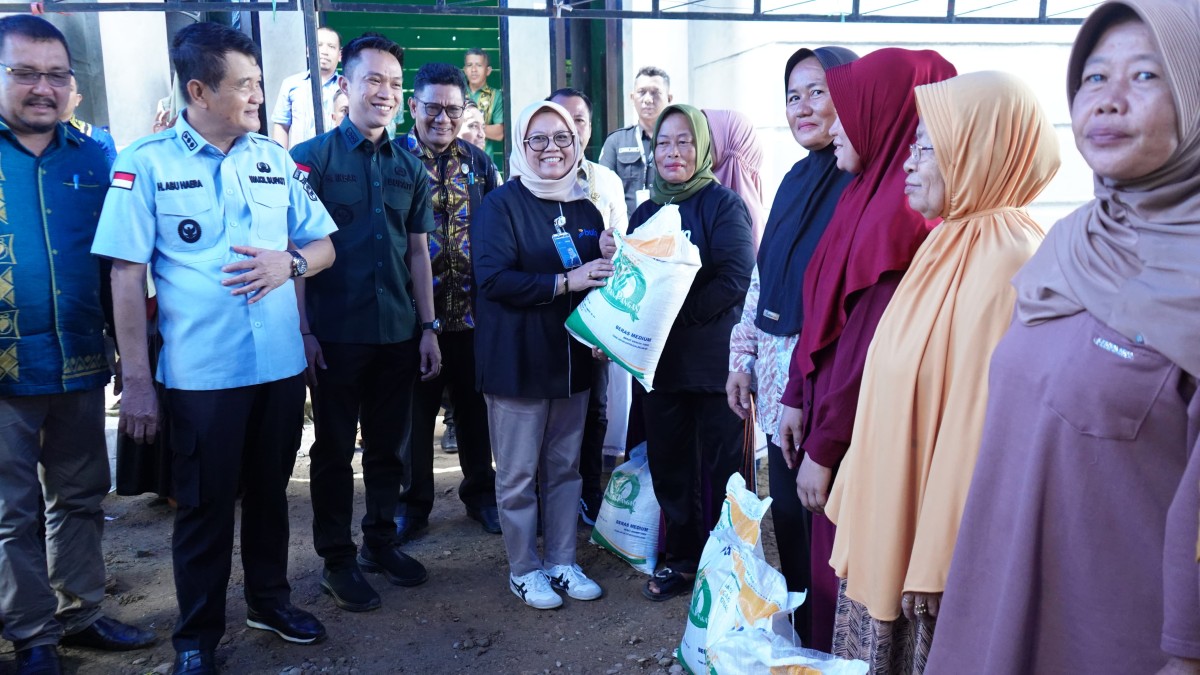 Pemkab Konawe Utara dan Bulog Salurkan Bantuan Beras, Wujud Nyata Kepedulian di Tengah Tekanan Ekonomi