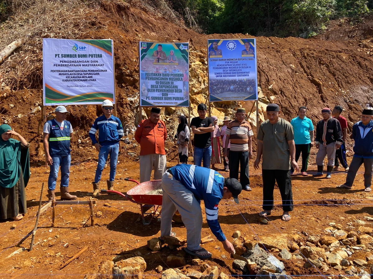 PT SBP Bantu Pembangunan Musolah Desa Tapunggaya