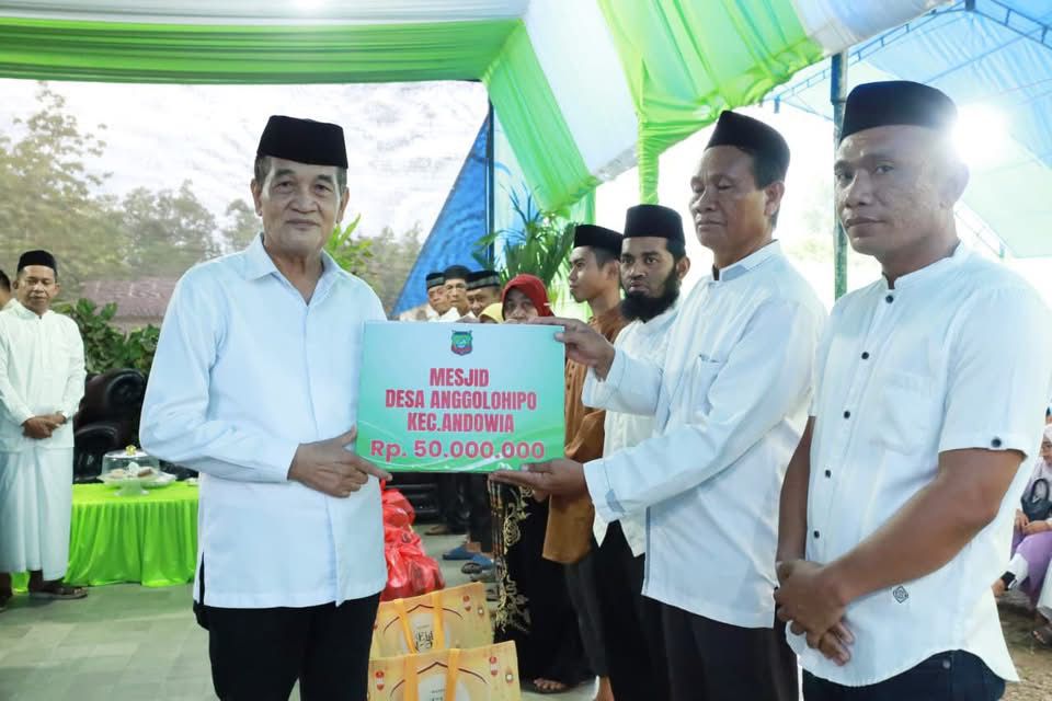 Ketua KONI Konut Abuhaera Pimpin Safari Ramadan di Andowia, Salurkan Sembako Hingga Bantuan Rumah Ibadah