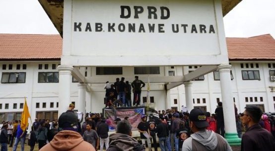 Warga Tiga Desa di Molawe Desak Pembetonan Jalan Poros MTT !