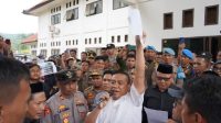 Warga Tiga Desa di Molawe Desak Pembetonan Jalan Poros MTT !
