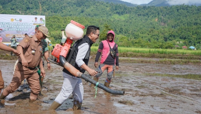 Tanam Serentak CSR di Wiwirano, DPRD Konut Dorong Penguatan Ketahanan Pangan