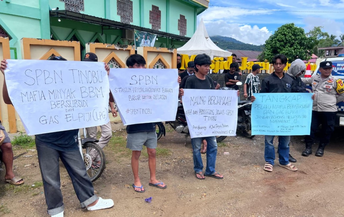 Diduga Jual BBM Subsidi di Atas HET, Pemuda dan Nelayan Demo SPBN Tinobu