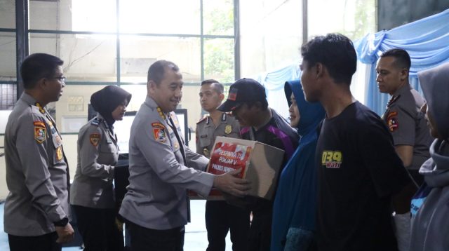 Sespimma Polri Angkatan 75 Pokjar V Gelar Bakti Sosial, Bagikan 100 Paket Sembako dan Santunan Anak Yatim di Sumedang