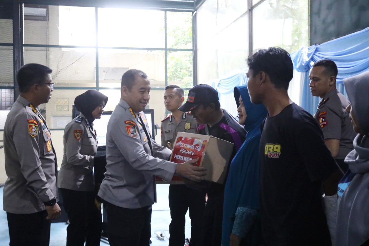 Sespimma Polri Angkatan 75 Pokjar V Gelar Bakti Sosial, Bagikan 100 Paket Sembako dan Santunan Anak Yatim di Sumedang