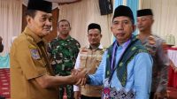 H. Abuhaera Lepas Jamaah Haji Asal Tanah Oheo