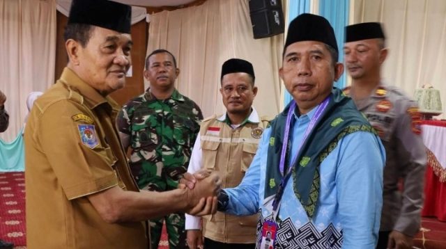 H. Abuhaera Lepas Jamaah Haji Asal Tanah Oheo