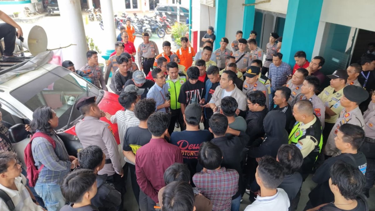 Drop Tegangan Listrik Dikeluhkan, Masyarakat Konut Geruduk PLN Kendari