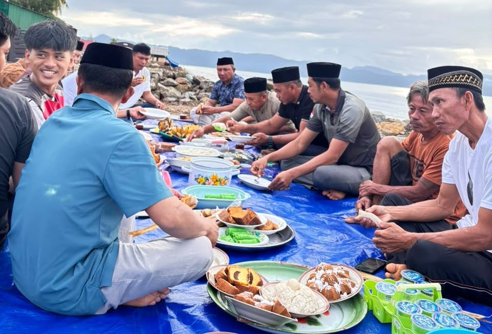 Warga Desa Tapunopaka Gelar Tradisi Tolak Bala, Doakan Keselamatan Kampung Pascagempa Warga Desa Tapunopaka Gelar Tradisi Tolak Bala, Doakan Keselamatan Kampung Pascagempa
