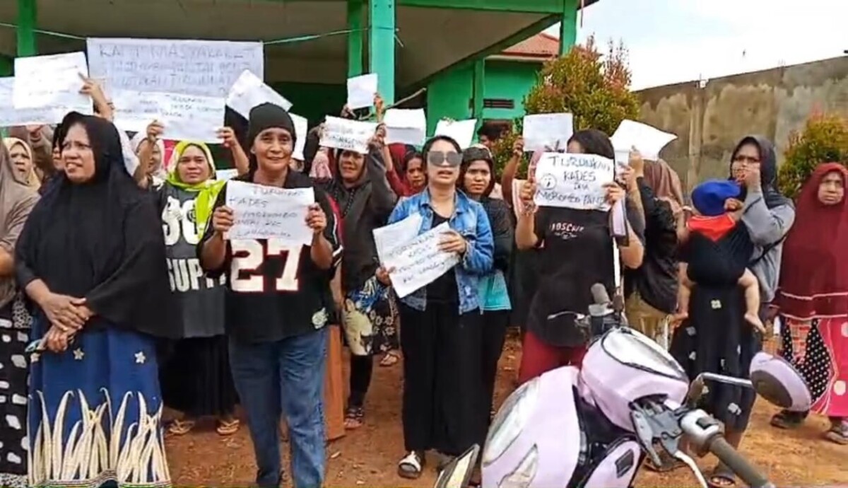 Ratusan Warga Morombo Pantai Tuntut Kades Mundur, DPD LSM LIRA Desak Pemerintah Bertindak