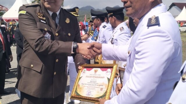 b00eb6f4-44bc-48b6-a50a-e3908e55aa5c Pemdes Tapunopaka Raih Penghargaan Tata Kelola BUMDes dari Pemkab Konawe Utara